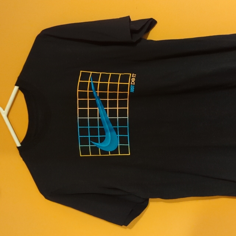Mens Medium Nike Shirt